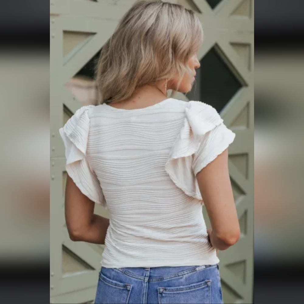 White Wavy Textured Ruffle Sleeve Top! - Picture 2 of 5